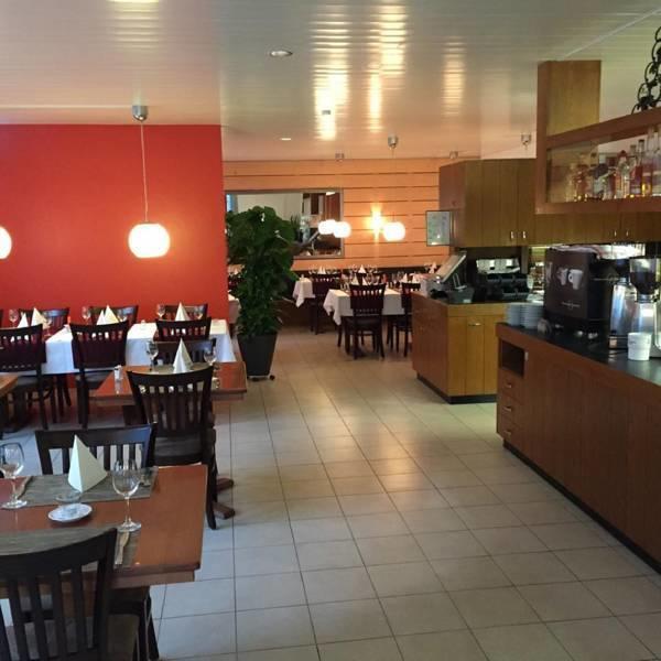 Hotel & Restaurant Stadthof กลารุส ภายนอก รูปภาพ