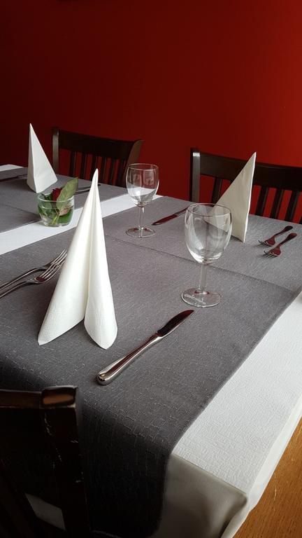 Hotel & Restaurant Stadthof กลารุส ภายนอก รูปภาพ