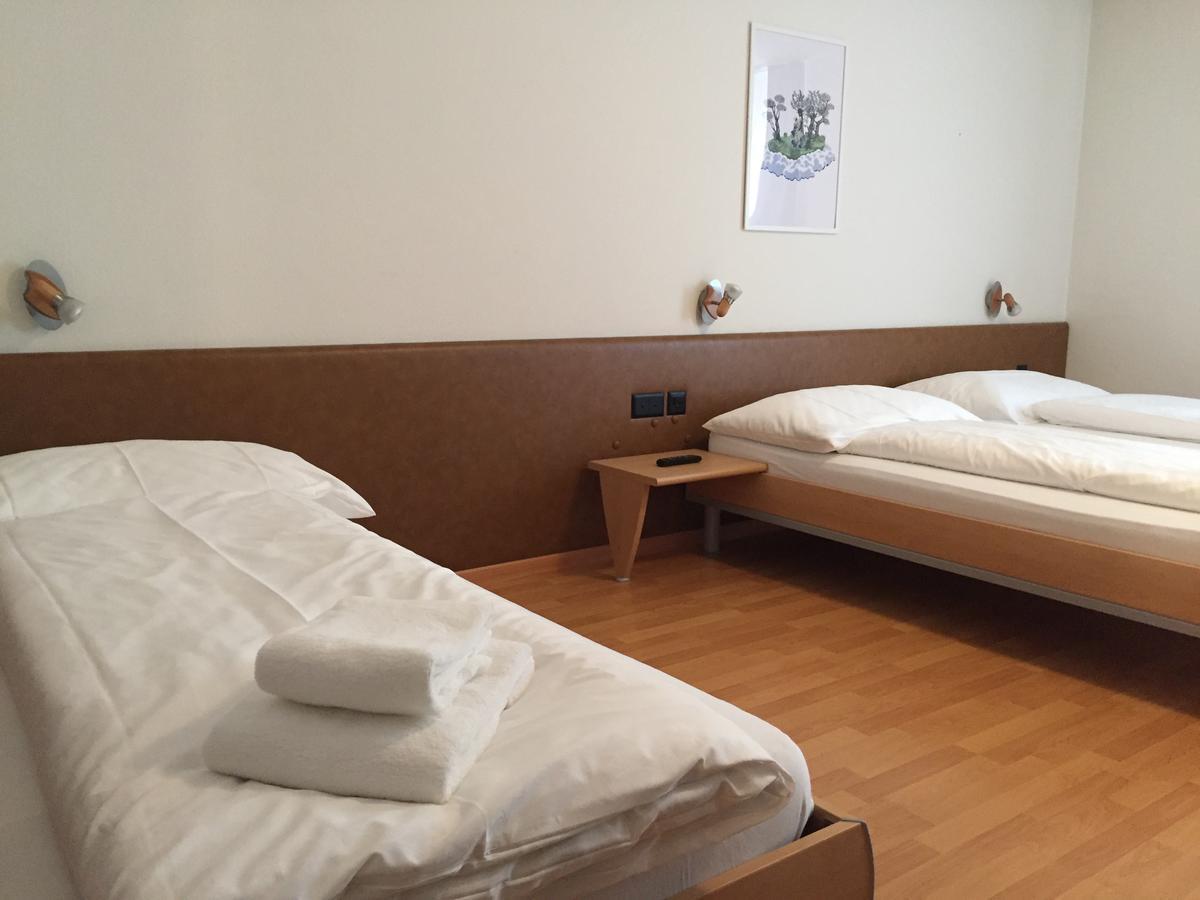 Hotel & Restaurant Stadthof กลารุส ภายนอก รูปภาพ